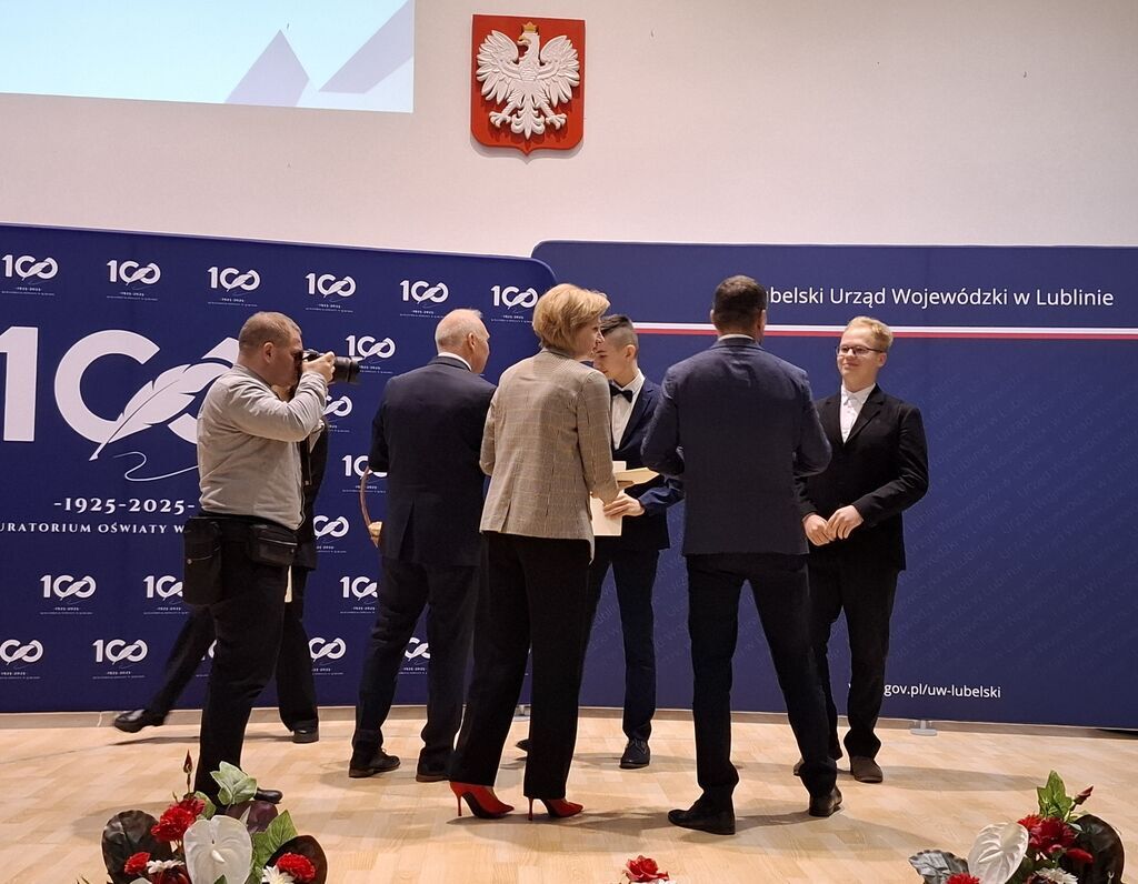 
                                                    KAROL KARPISZ Z KLASY 4 TI ZESPOŁU SZKÓŁ ZAWODOWYCH NR 1 W DĘBINIE WŚRÓD LAUREATÓW STYPENDIUM PREZESA RADY MINISTRÓW
                                                