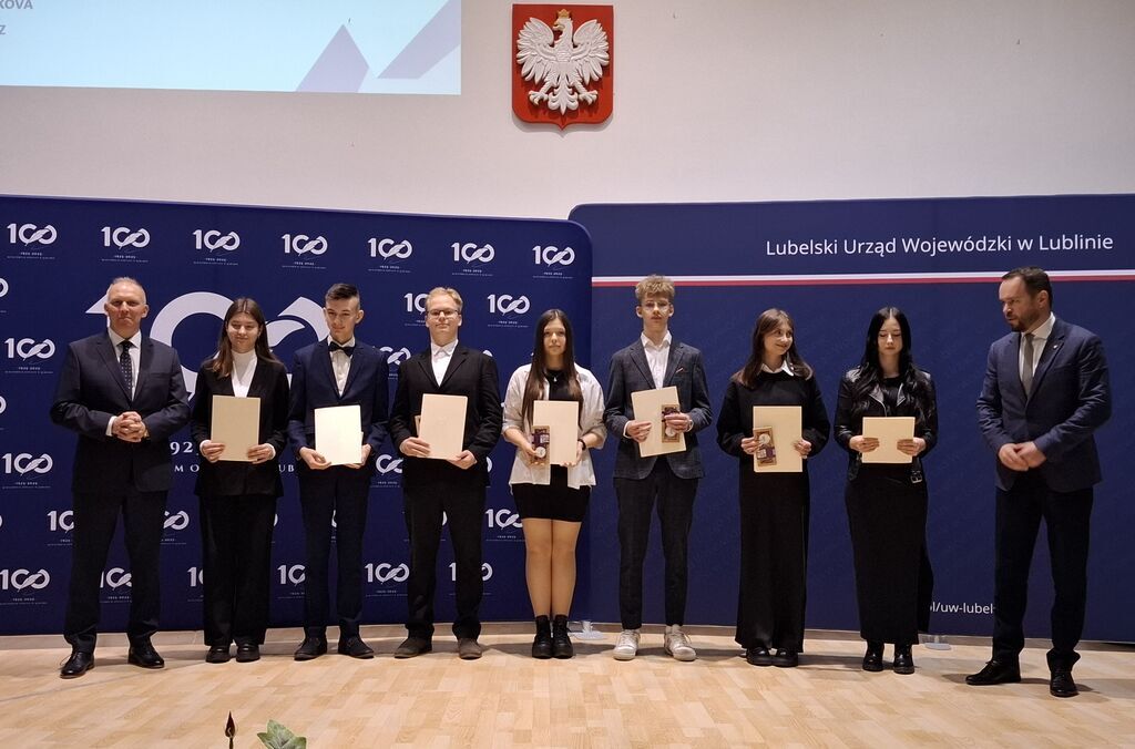 
                                                    KAROL KARPISZ Z KLASY 4 TI ZESPOŁU SZKÓŁ ZAWODOWYCH NR 1 W DĘBINIE WŚRÓD LAUREATÓW STYPENDIUM PREZESA RADY MINISTRÓW
                                                