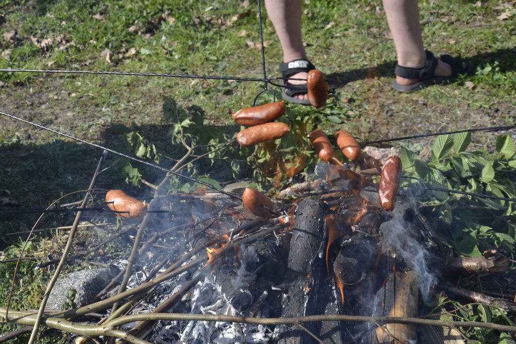 
                                                    Fotorelacja z warsztatów rękodzieła, gier i zabaw z animatorem, ogniska
                                                