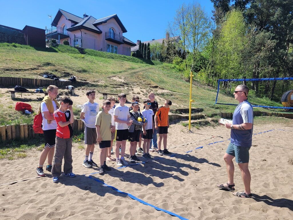 
                                                       🏐 Turniej Siatkówki Plażowej🏐 Kategoria - Klasy IV - VI
                                                
