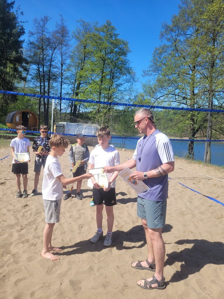 
                                                       🏐 Turniej Siatkówki Plażowej🏐 Kategoria - Klasy IV - VI
                                                
