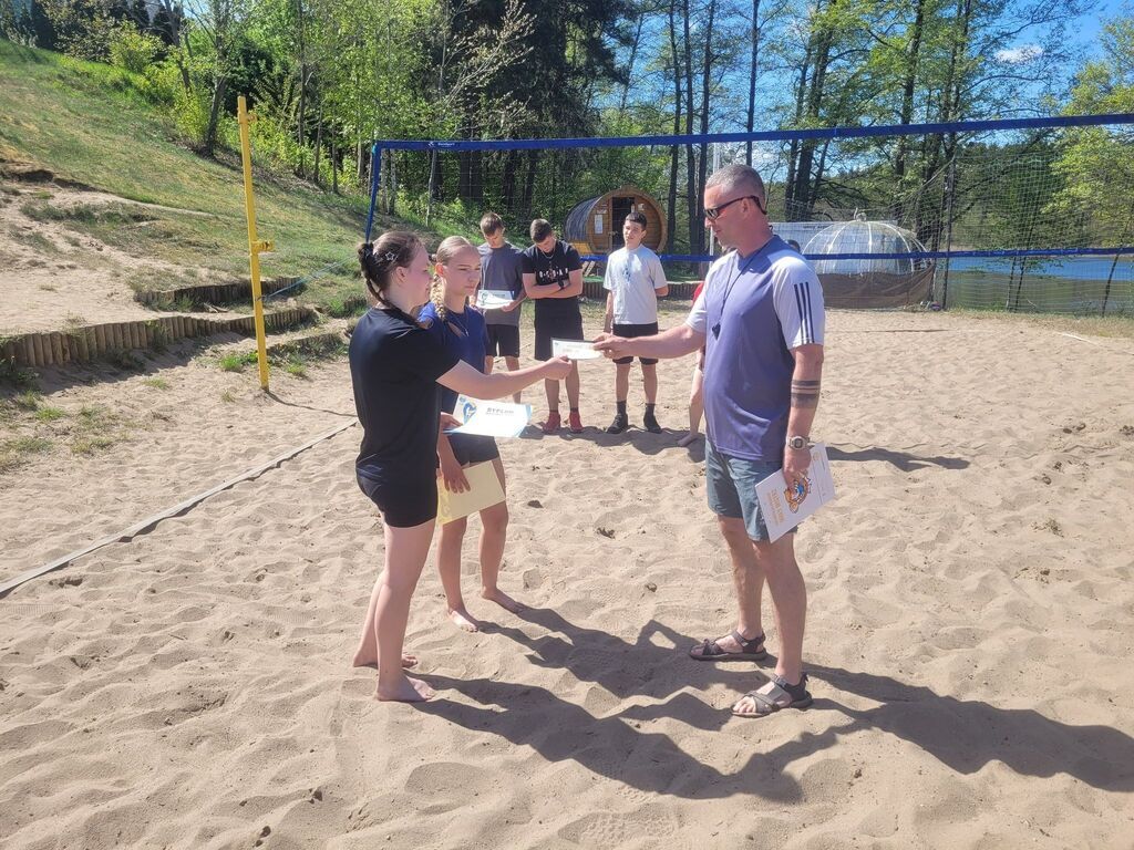 
                                                       🏐Turniej Siatkówki Plażowej🏐 Kategoria - Klasy VII - VII
                                                