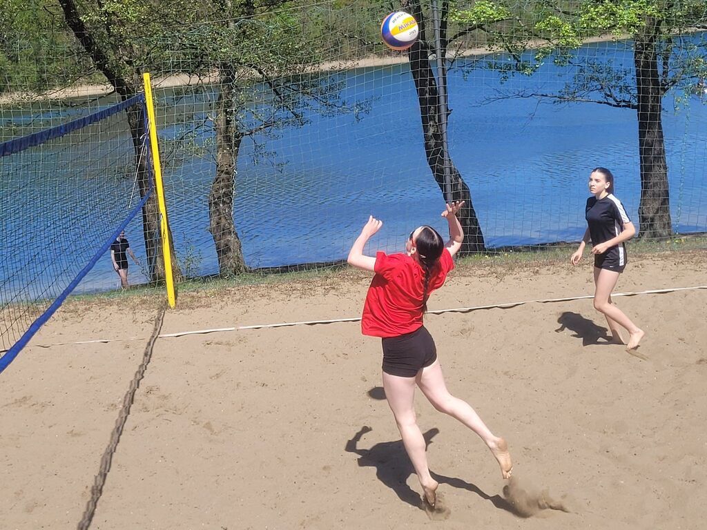 
                                                       🏐Turniej Siatkówki Plażowej🏐 Kategoria - Klasy VII - VII
                                                