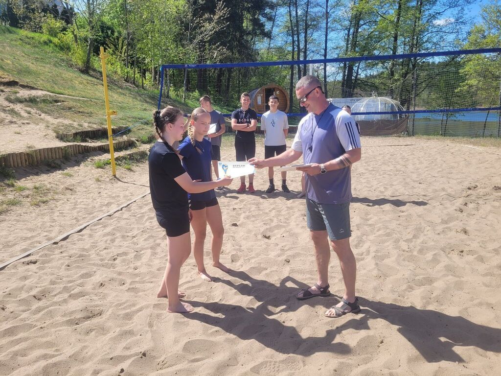 
                                                       🏐Turniej Siatkówki Plażowej🏐 Kategoria - Klasy VII - VII
                                                