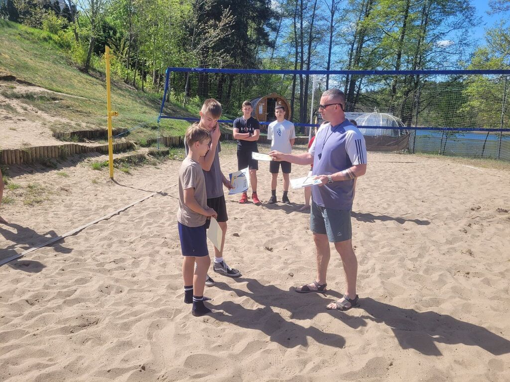 
                                                       🏐Turniej Siatkówki Plażowej🏐 Kategoria - Klasy VII - VII
                                                