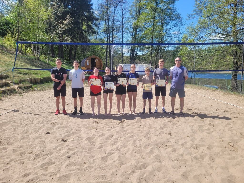 
                                                       🏐Turniej Siatkówki Plażowej🏐 Kategoria - Klasy VII - VII
                                                