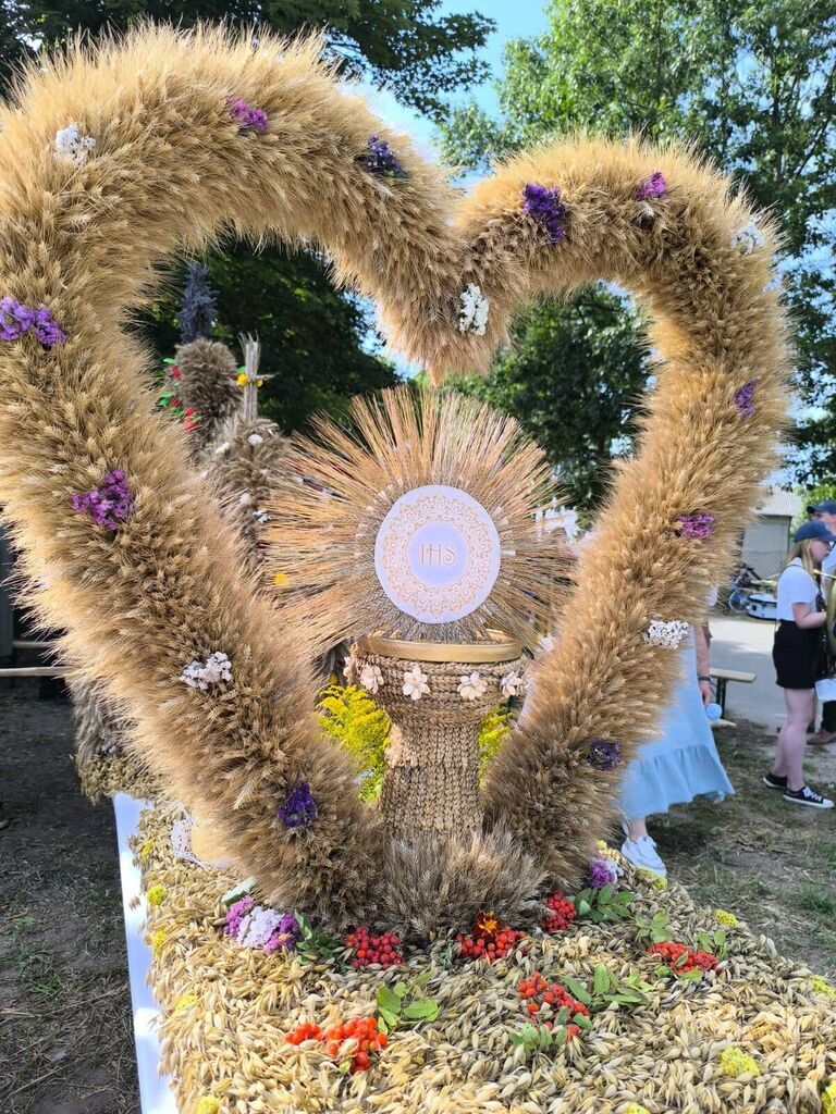 
                                                       🌾✨ Dożynki Gminno-Parafialne w Piechowicach ✨🌾
                                                