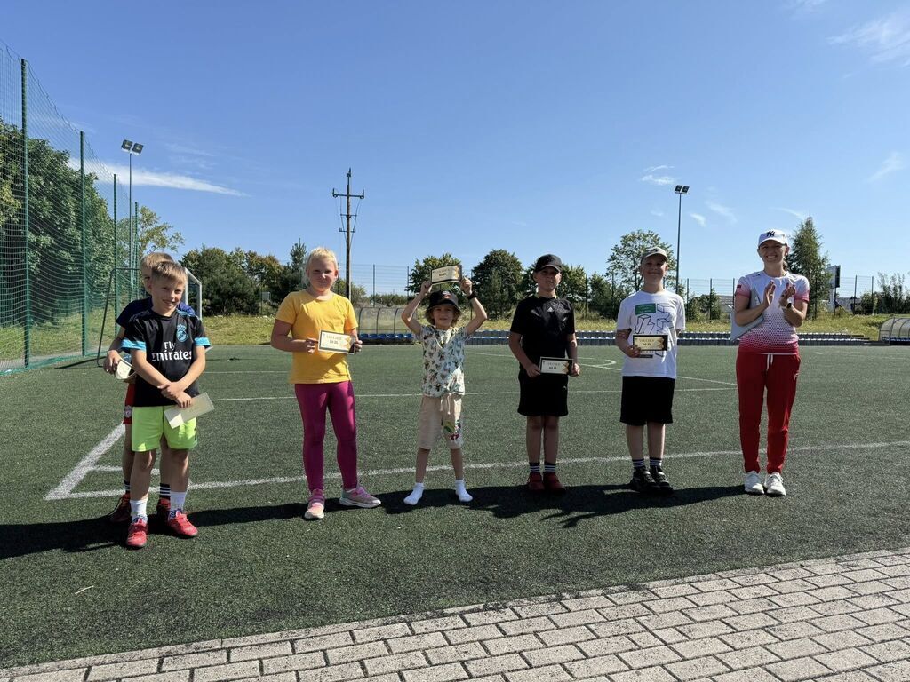 
                                                       🏃‍➡️🏆Konkurencje Lekkoatletyczne 🏆🏃‍♀️‍➡️
                                                