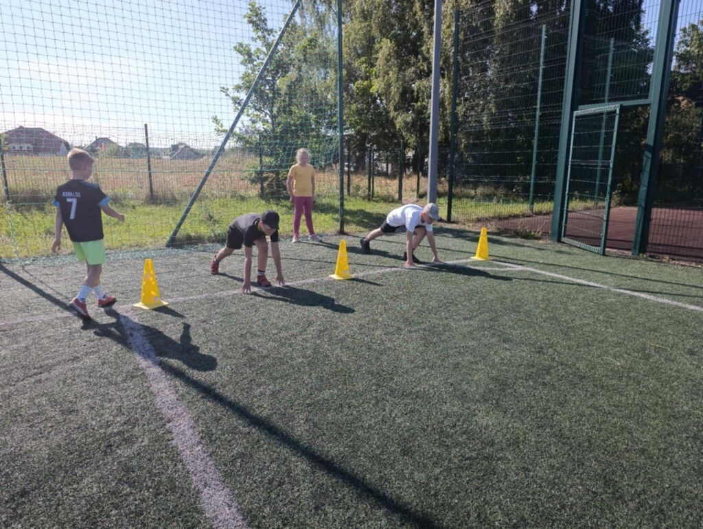 
                                                       🏃‍➡️🏆Konkurencje Lekkoatletyczne 🏆🏃‍♀️‍➡️
                                                