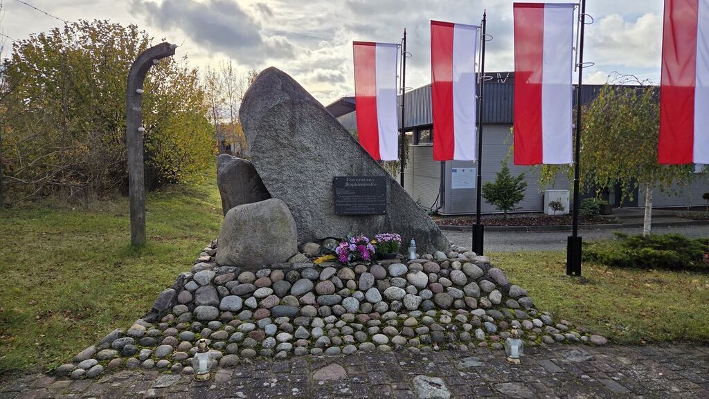 
                                                       Pamiętamy o mogiłach.
                                                