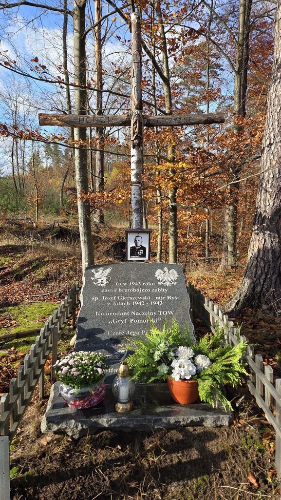 
                                                       Pamiętamy o mogiłach.
                                                