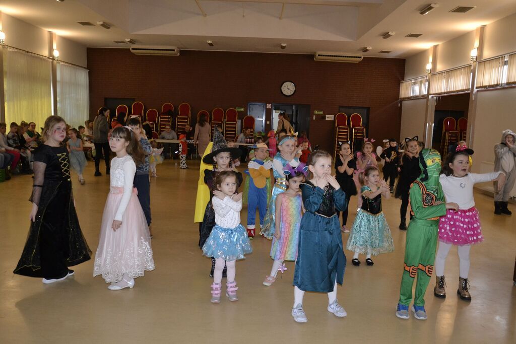 
                                                    Bal przebierańców - Fotorelacja
                                                