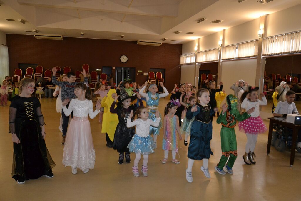 
                                                    Bal przebierańców - Fotorelacja
                                                