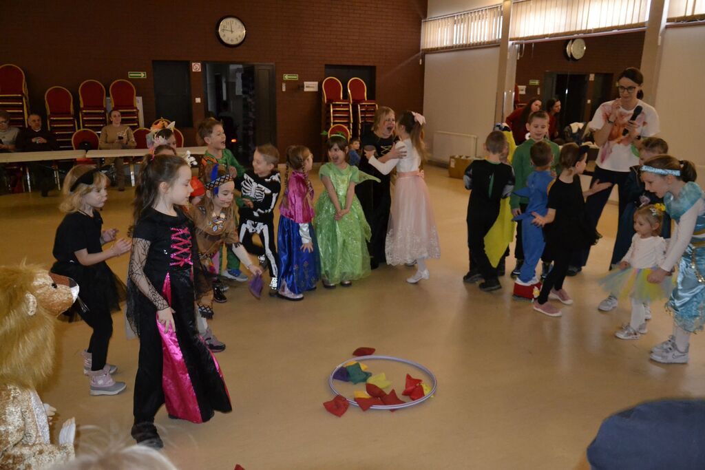 
                                                    Bal przebierańców - Fotorelacja
                                                