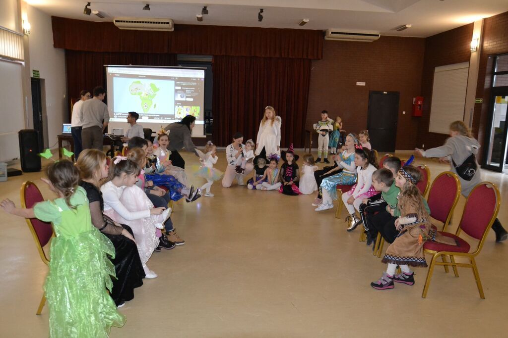 
                                                    Bal przebierańców - Fotorelacja
                                                