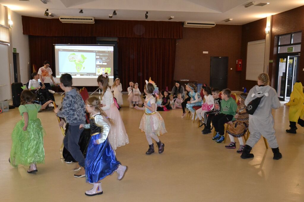 
                                                    Bal przebierańców - Fotorelacja
                                                