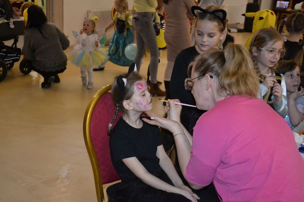 
                                                    Bal przebierańców - Fotorelacja
                                                