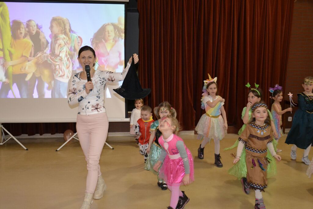 
                                                    Bal przebierańców - Fotorelacja
                                                