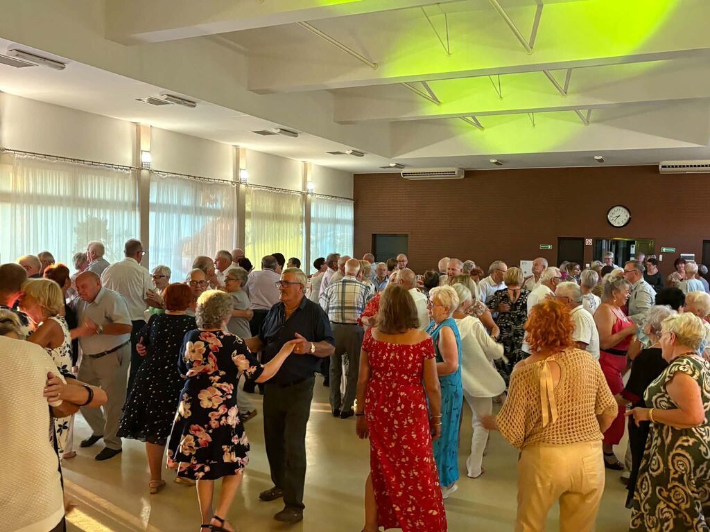 
                                                       🕺 💃 Bal Emeryta 💃 🕺
                                                
