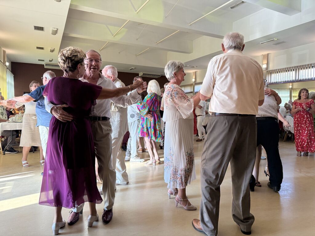 
                                                       🕺 💃 Bal Emeryta 💃 🕺
                                                