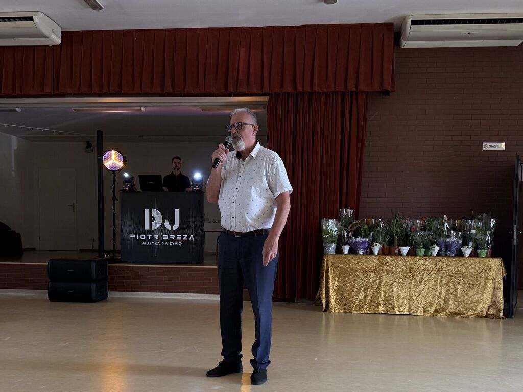 
                                                       🕺 💃 Bal Emeryta 💃 🕺
                                                