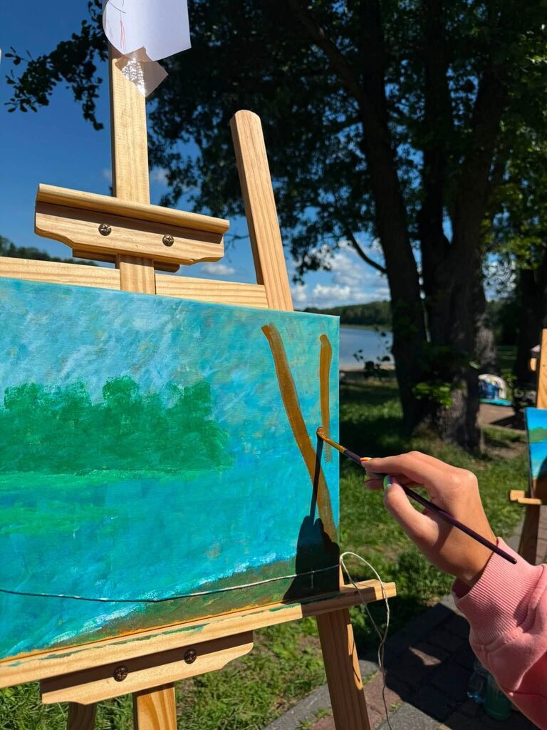 
                                                       🎨🌿 Malowanie w plenerze nad Jeziorem Rzuno! 🌊🖌️
                                                