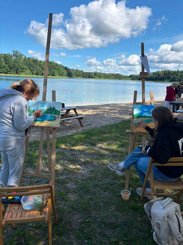 
                                                       🎨🌿 Malowanie w plenerze nad Jeziorem Rzuno! 🌊🖌️
                                                