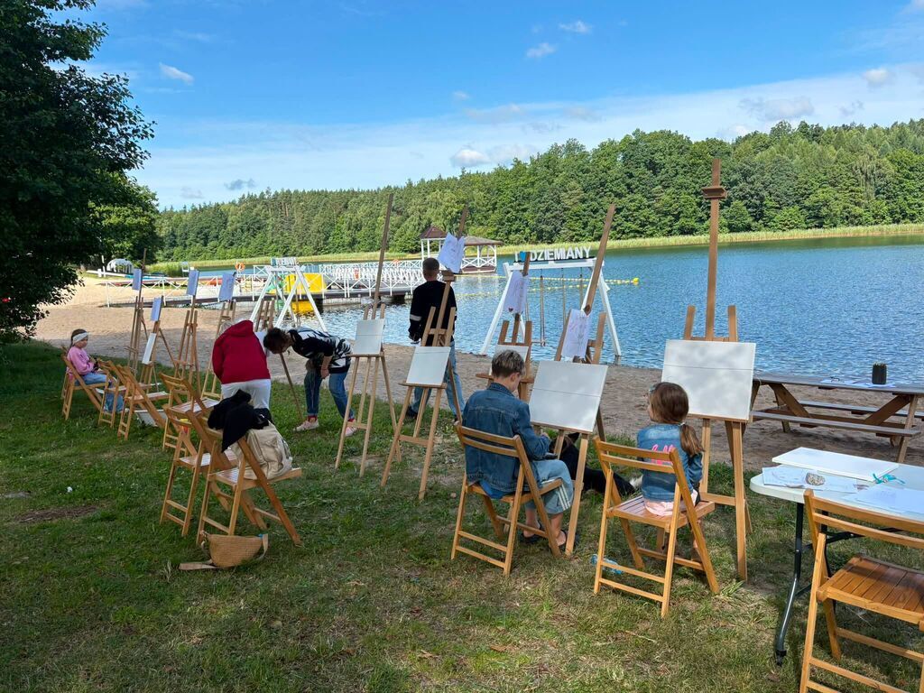 
                                                       🎨🌿 Malowanie w plenerze nad Jeziorem Rzuno! 🌊🖌️
                                                