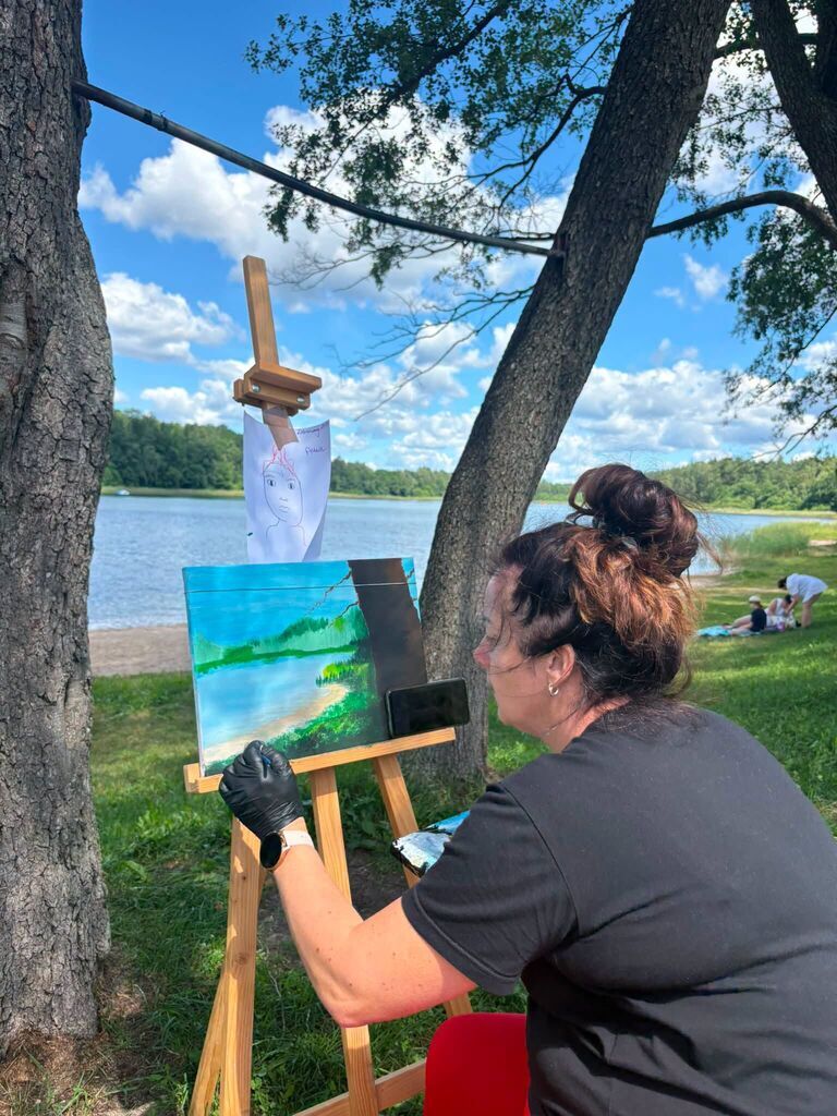 
                                                       🎨🌿 Malowanie w plenerze nad Jeziorem Rzuno! 🌊🖌️
                                                