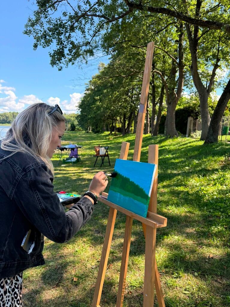 
                                                       🎨🌿 Malowanie w plenerze nad Jeziorem Rzuno! 🌊🖌️
                                                