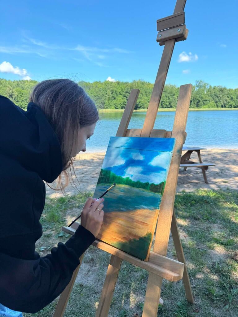 
                                                       🎨🌿 Malowanie w plenerze nad Jeziorem Rzuno! 🌊🖌️
                                                