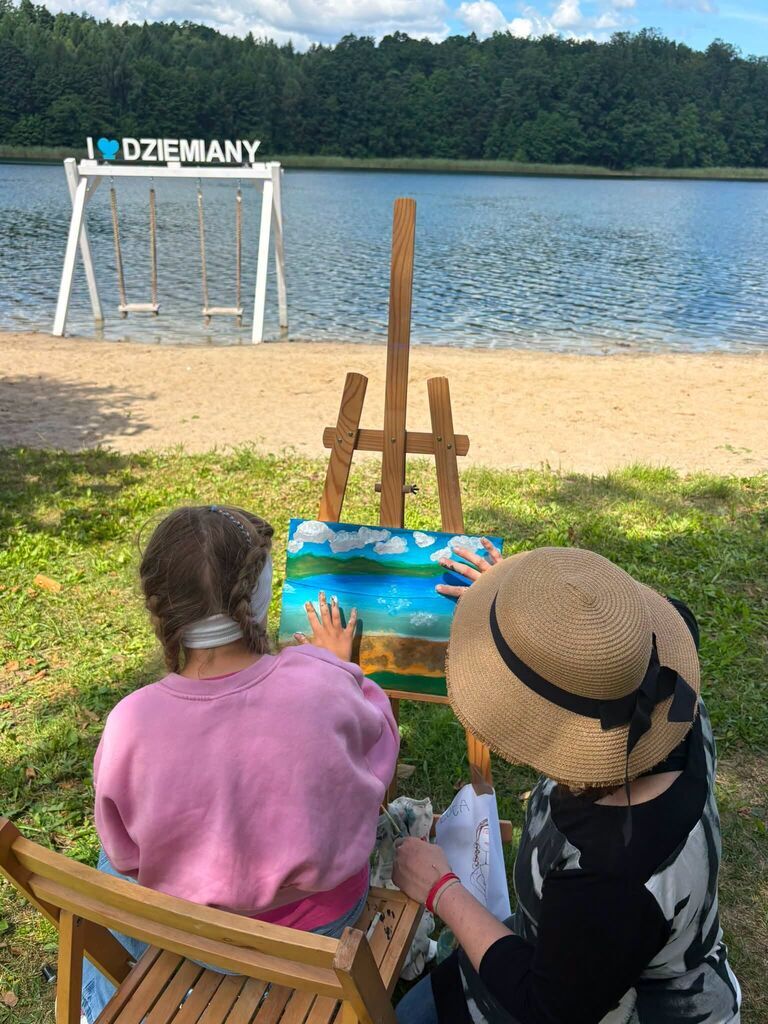 
                                                       🎨🌿 Malowanie w plenerze nad Jeziorem Rzuno! 🌊🖌️
                                                