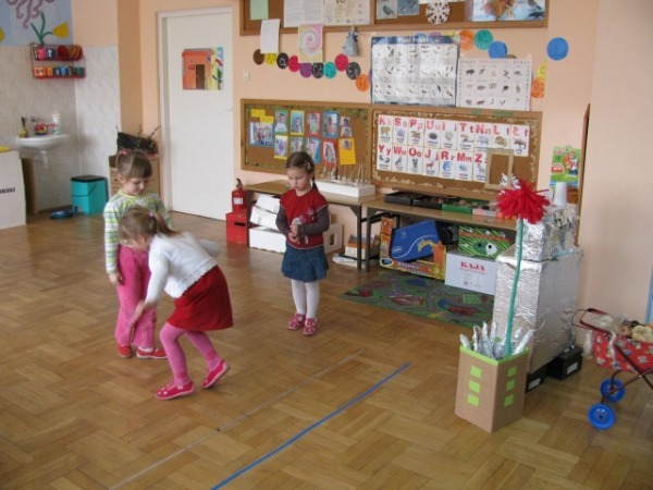 
                                                       miniPrzedszkole przy wiejskiej szkole - Zespół Wychowania Przedszkolnego w Leścach
                                                