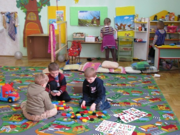 
                                                       miniPrzedszkole przy wiejskiej szkole - Zespół Wychowania Przedszkolnego w Leścach
                                                