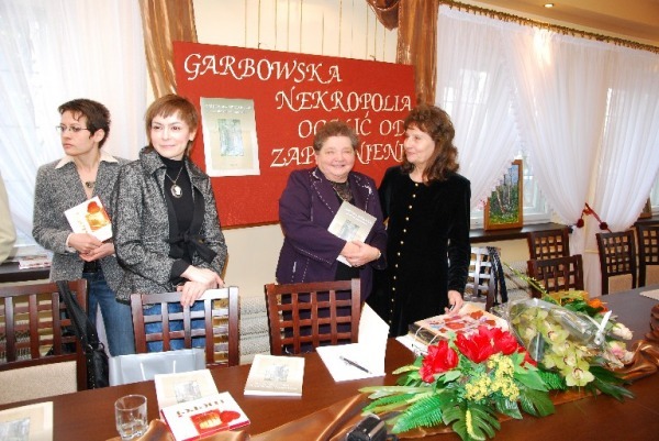 
                                                       Promocja książki - Garbowska Nekropolia - Ocalić Od Zapomnienia - 13/03/2010
                                                