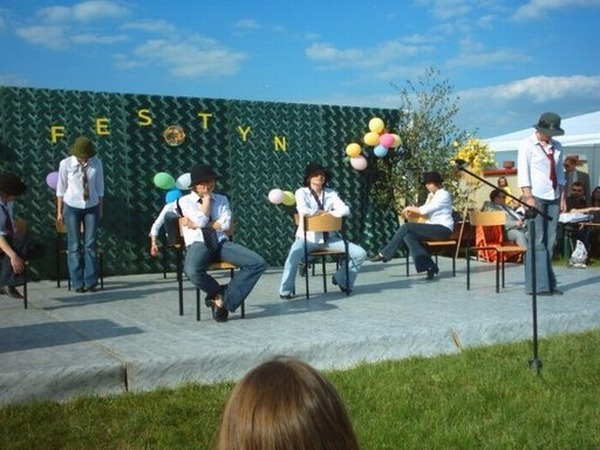 
                                                       Volumen - 2005.06.12 - Festyn Szkoły Podstawowej w Garbowie
                                                