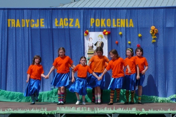 
                                                       Volumen - 2007.05.26 - Święto Szkoły w Garbowie
                                                