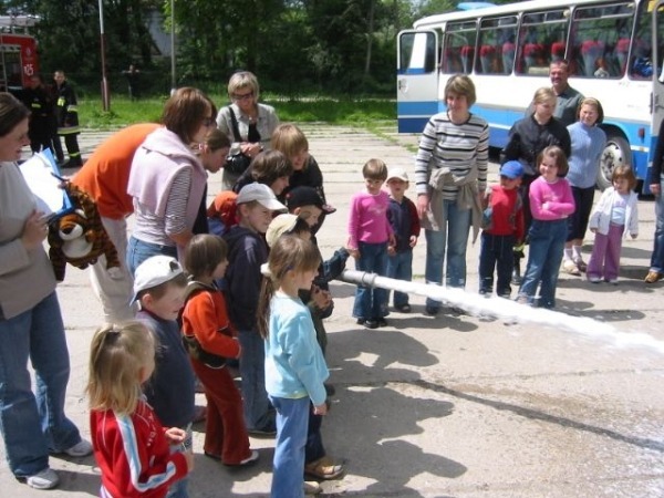 
                                                       Klub Przedszkolaka - Wizyta w Straży - 2006.05.27
                                                