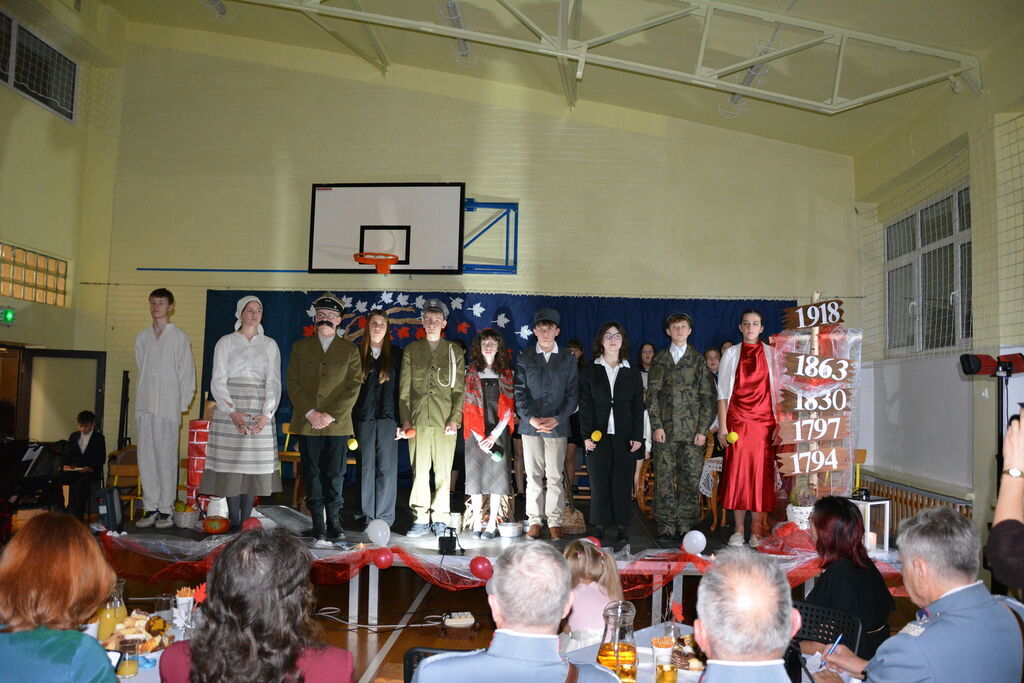                             Wieczornica Niepodległościowa
                        