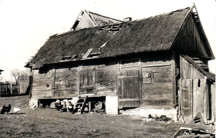 
                                                    15 stycznia 1952 r. we wsi Mętów została założona Ochotnicza Straż Pożarna, która otrzymała z G. S. „Samopomoc Chłopska” w Głusku pomieszczenie na sprzęt ochrony pożarowej.
                                                