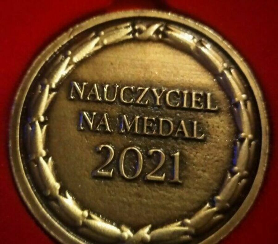 
                                                    Medal
                                                