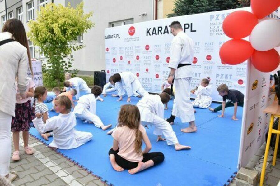 
                                                    Pokaz Karate
                                                