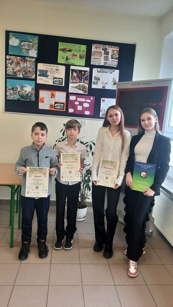 
                                                    Uczniowie z Mętowa laureatami konkursu o Sybirakach
                                                