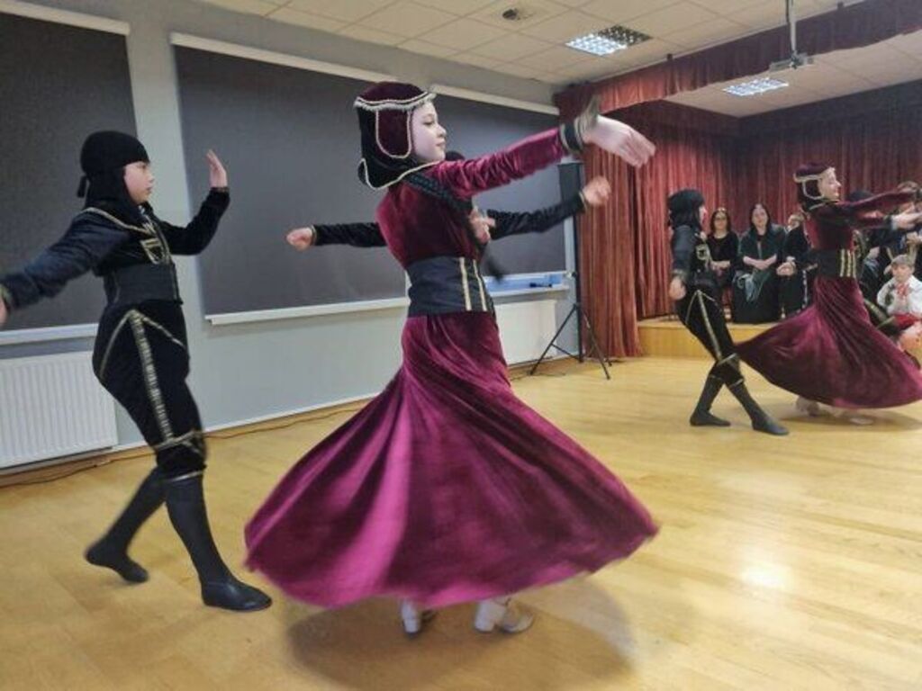 
                                                    Gruzińskie tańce i śpiew w centrum kultury
                                                