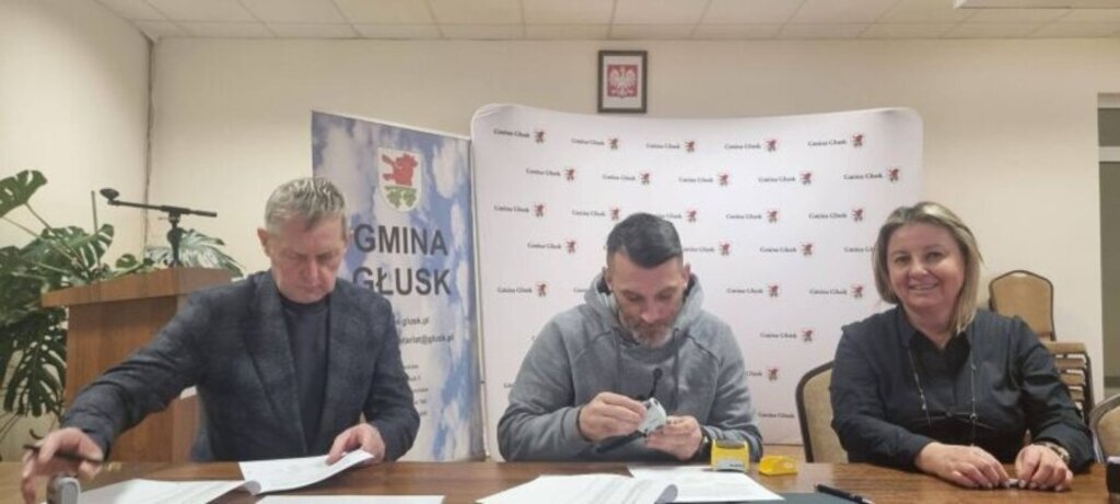 
                                                    Są umowy na zadania publiczne
                                                