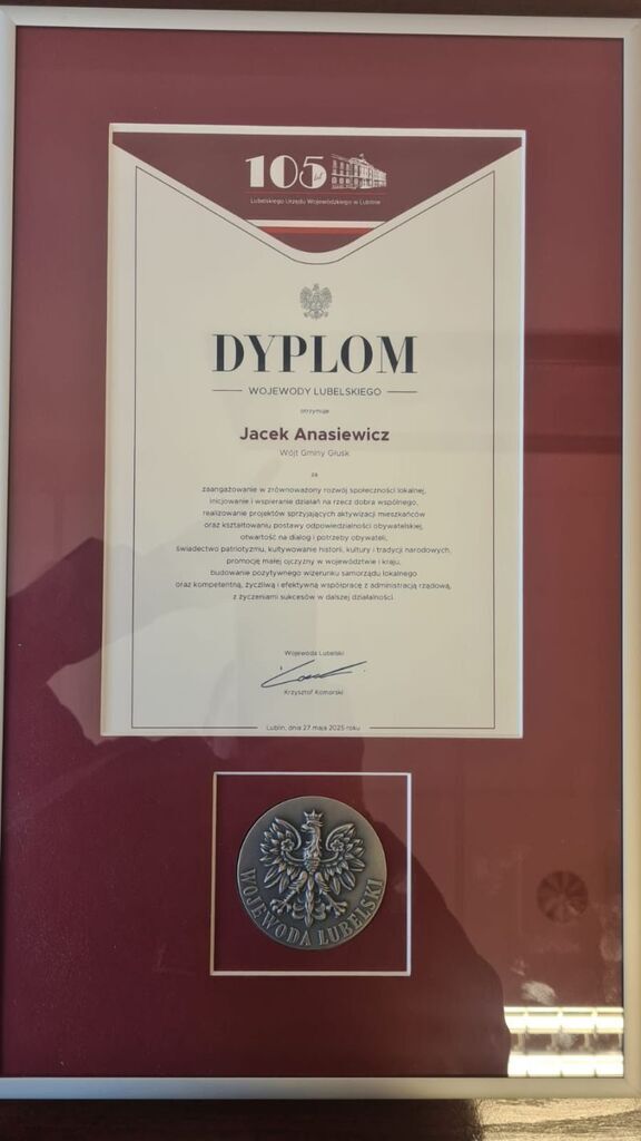 
                                                    Medal wojewody dla wójta
                                                