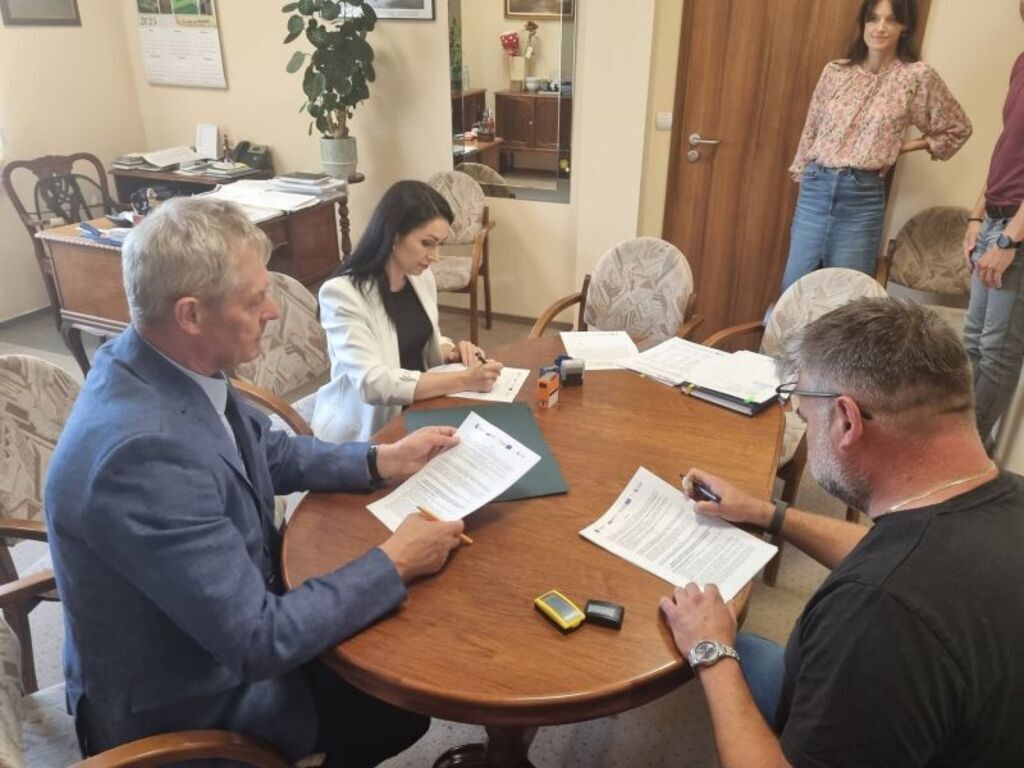 
                                                    Umowy na nowe drogi podpisane
                                                