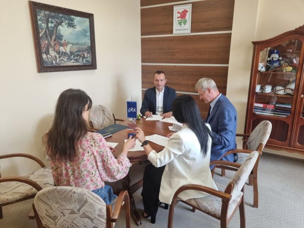 
                                                    Umowy na nowe drogi podpisane
                                                