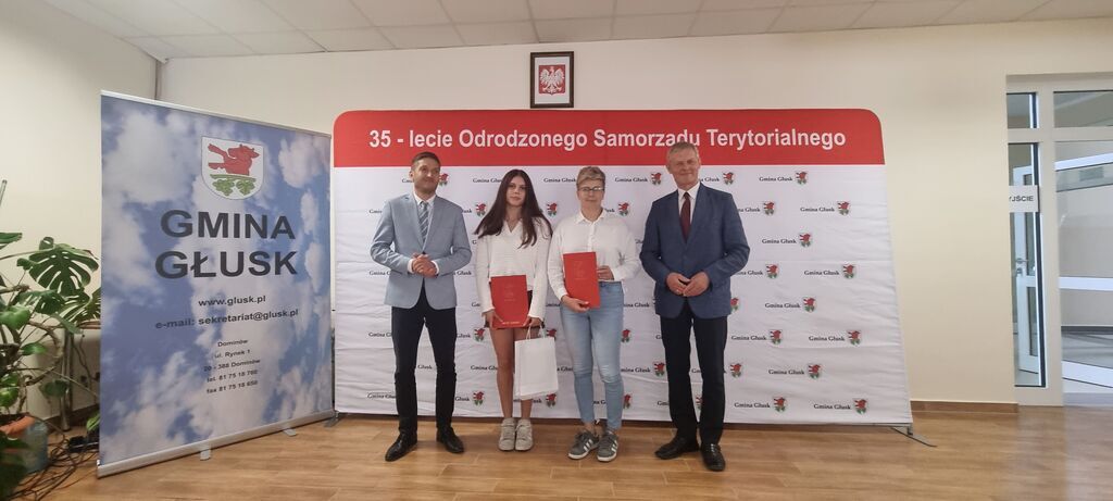 
                                                    Sesja Rady Gminy Głusk Stypendia
                                                