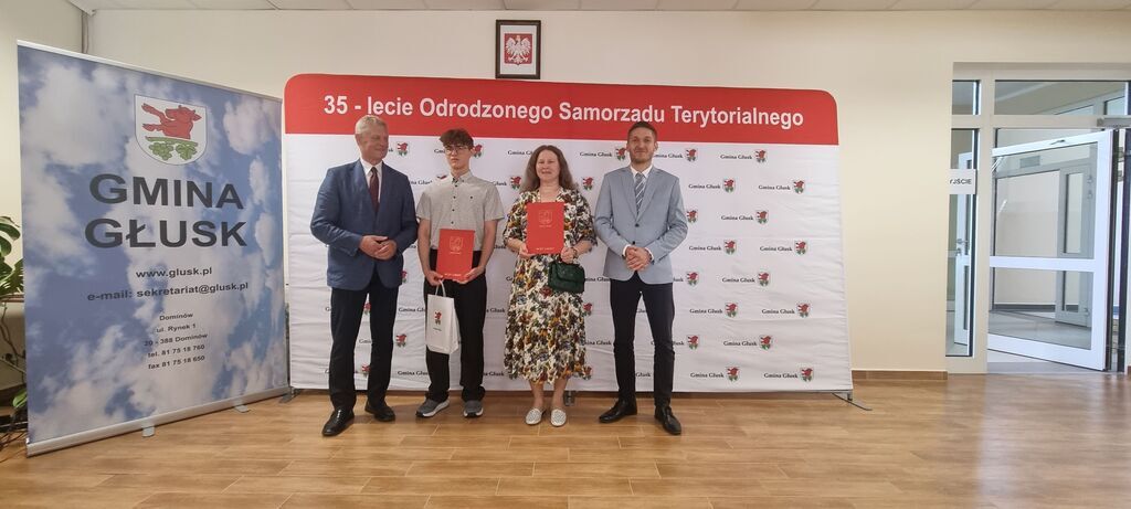 
                                                    Sesja Rady Gminy Głusk Stypendia
                                                